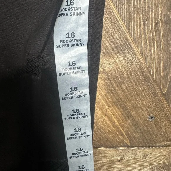 NWT•Old Navy•black distressed•rockstar
Skinny•high rise•size 16 - Picture 6 of 9